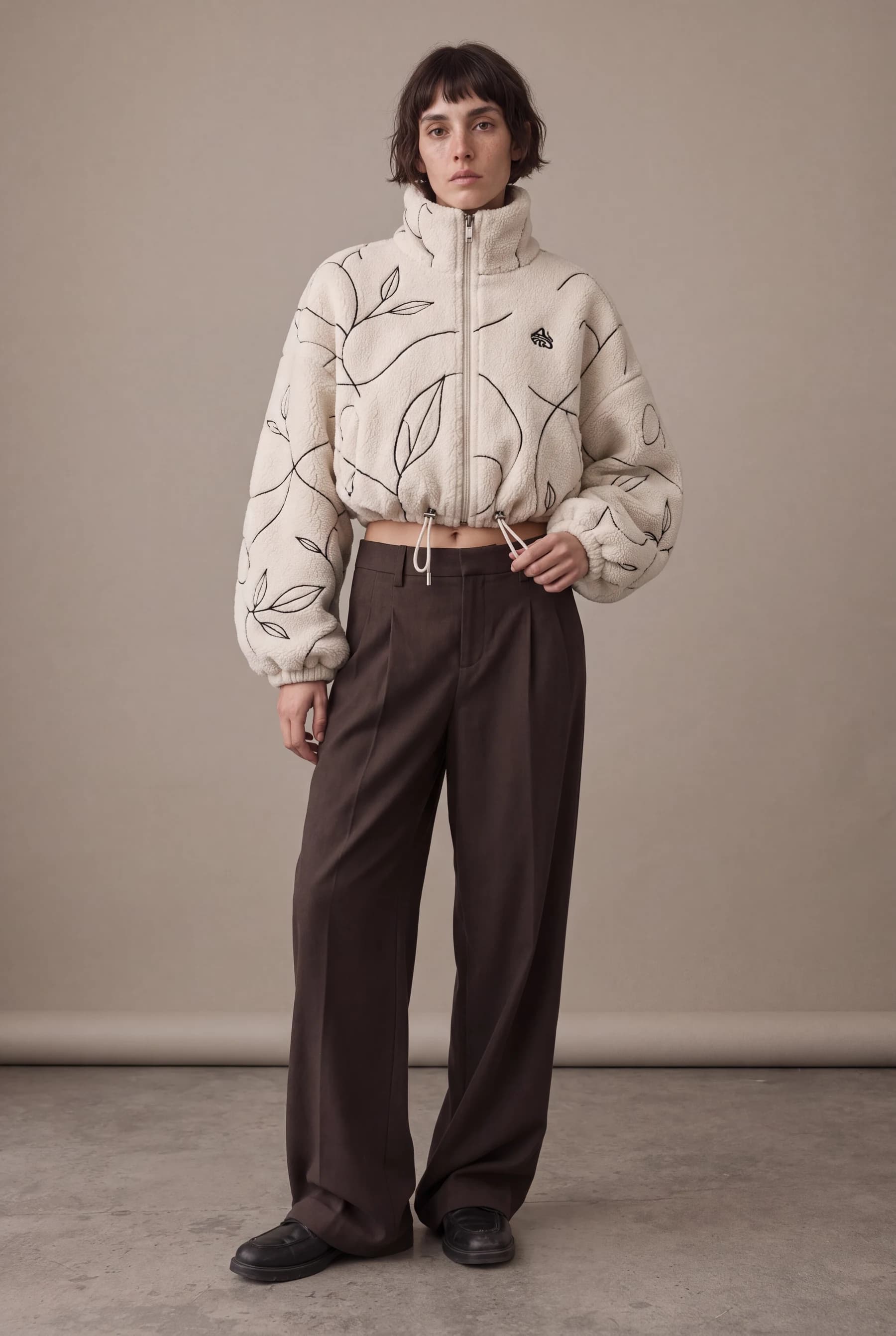 Cropped Line Fleece Jacket — Ivory / Black